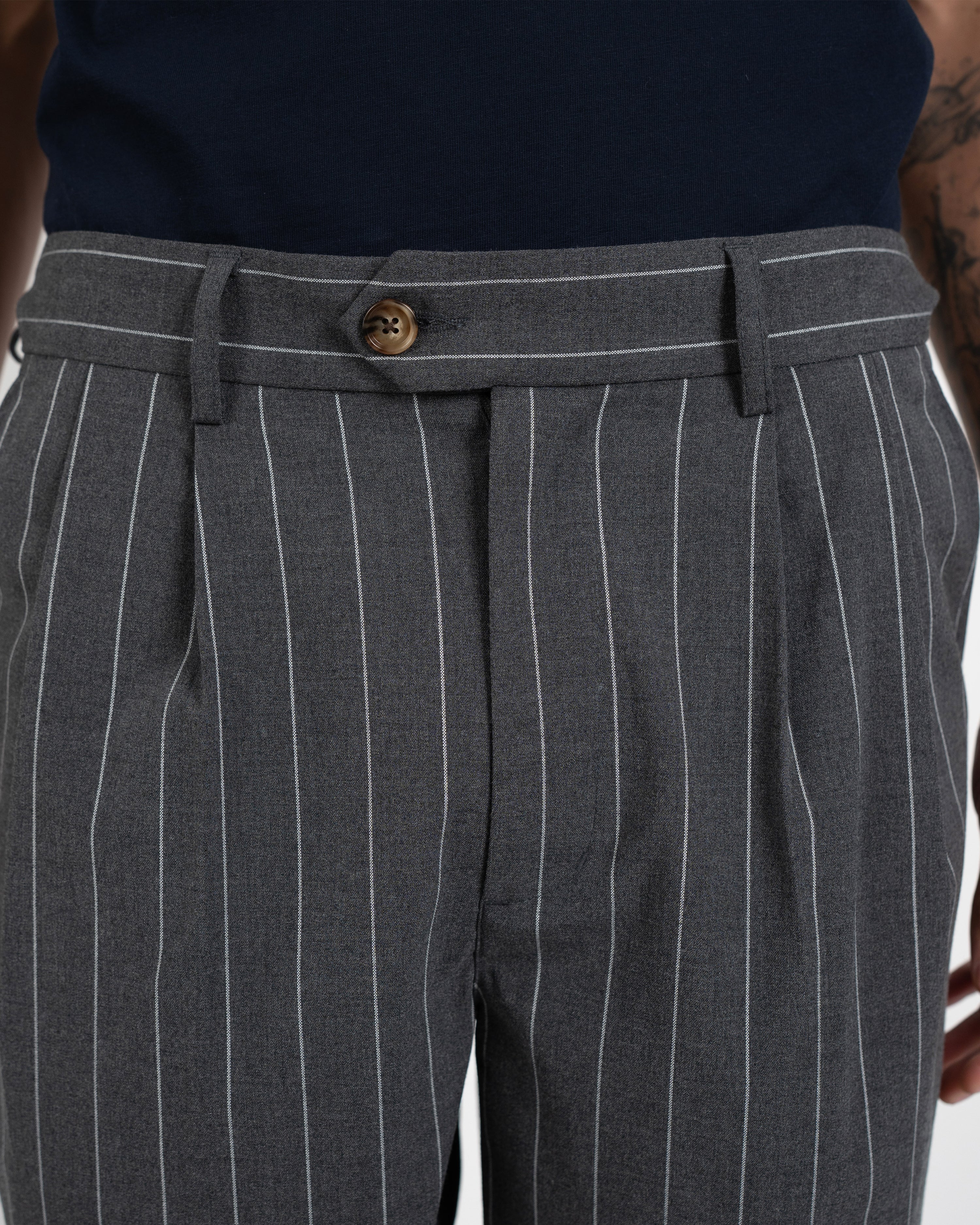 Newport Pleated Shorts Dark Grey