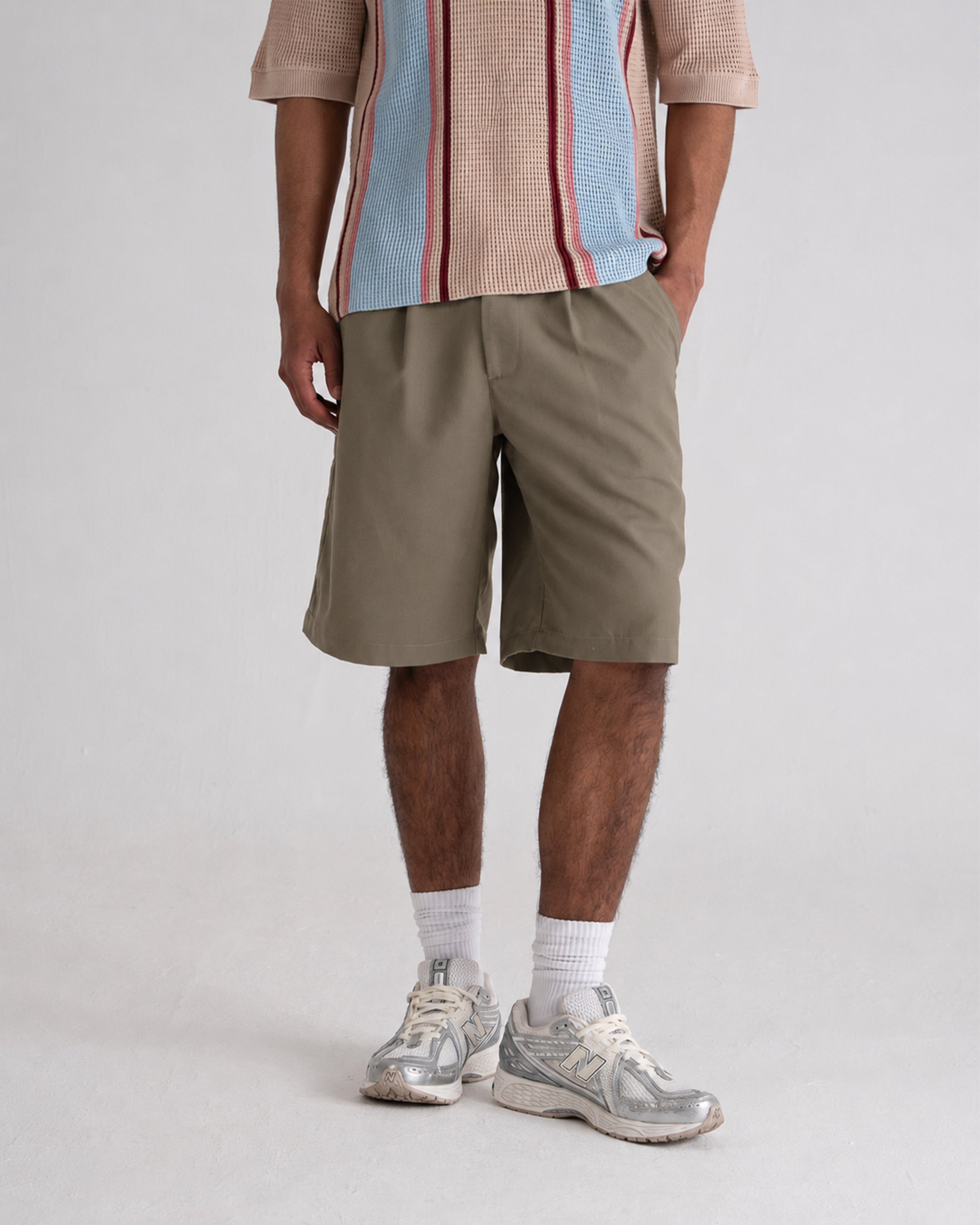 Pleated Shorts Khaki