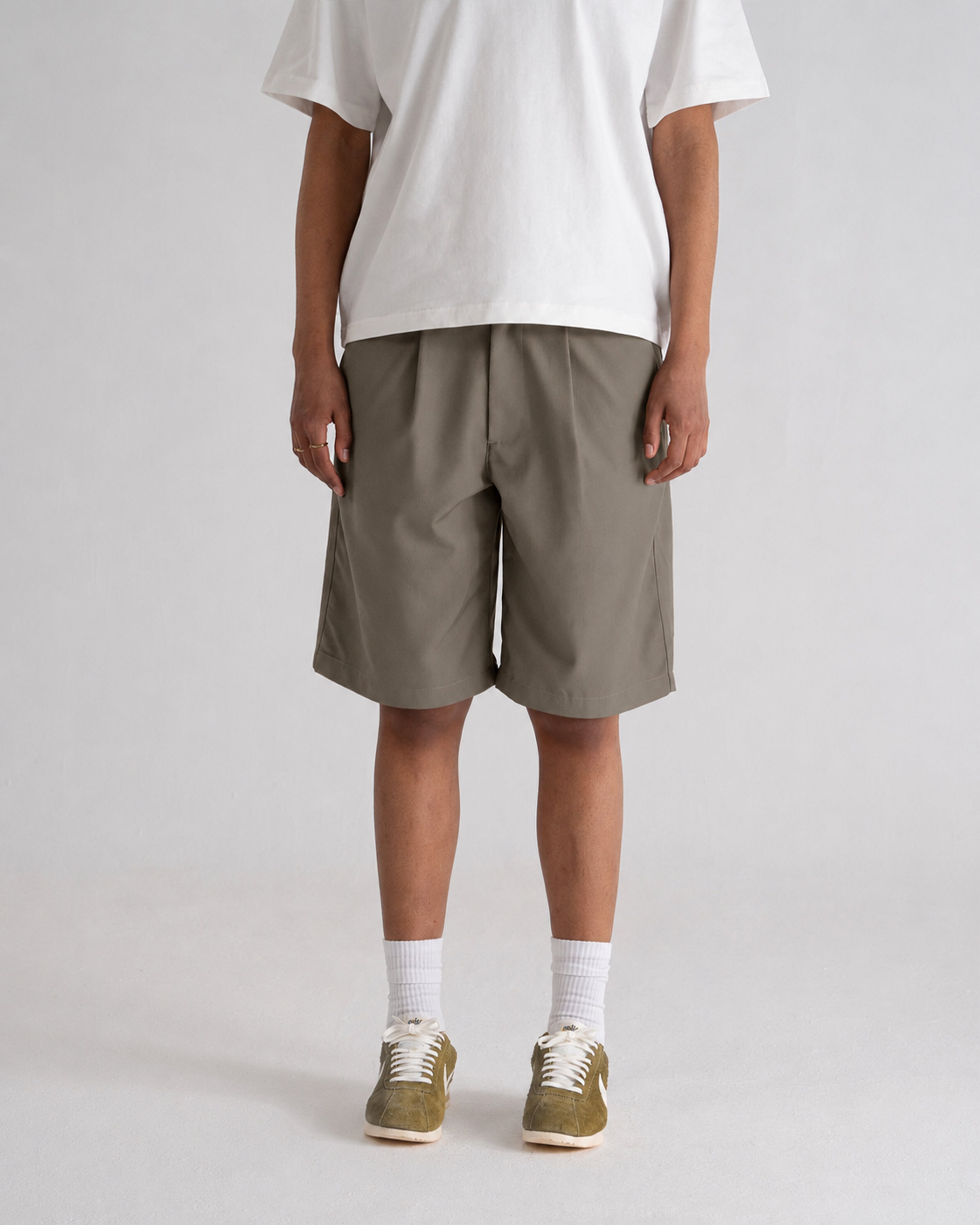 Pleated Shorts Khaki