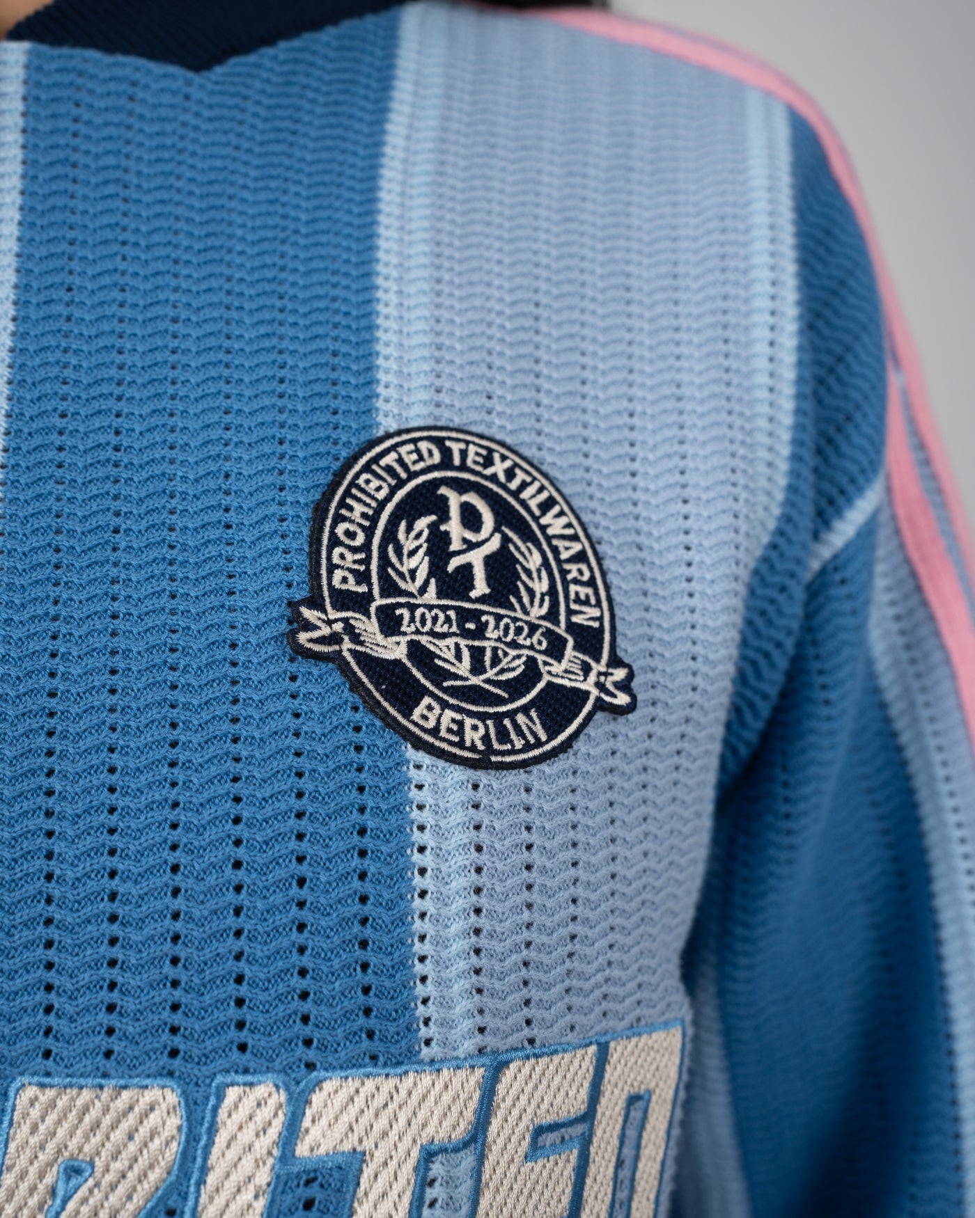 Striped Team Knit Trikot | Light Blue