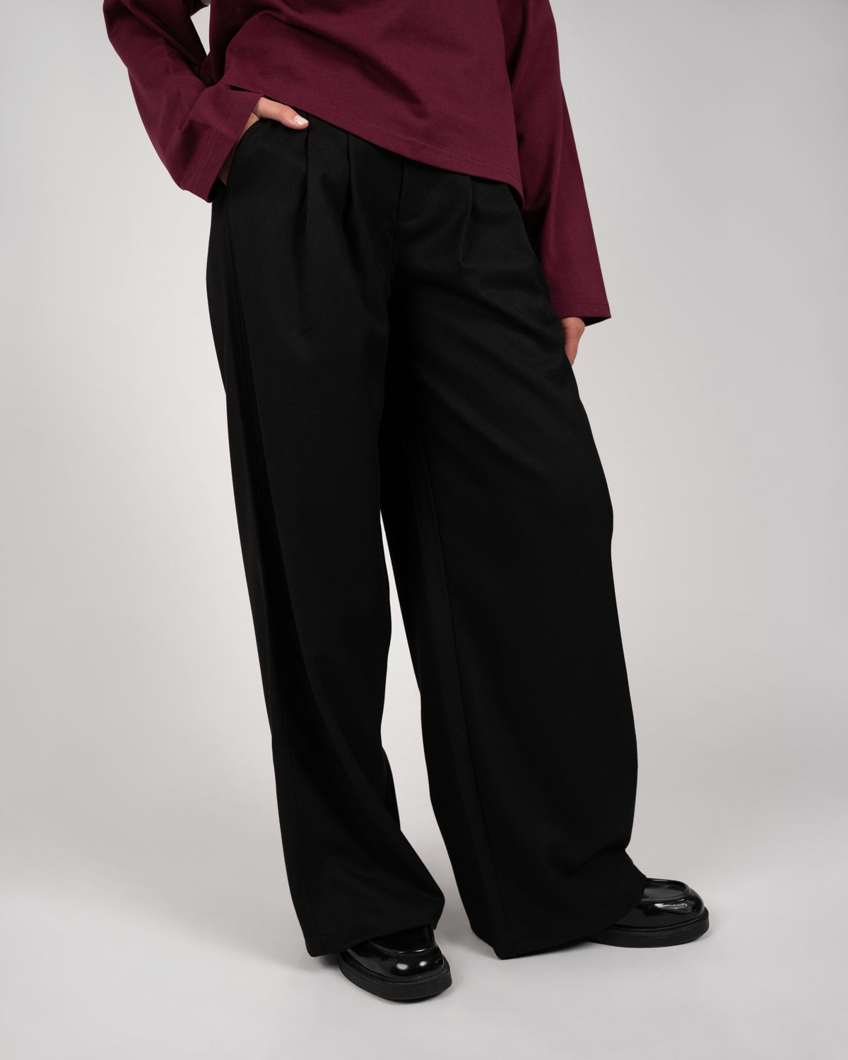 Vivid Pleated Pants | Black