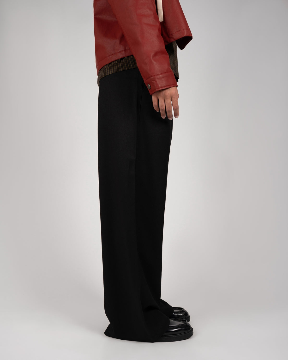 Vivid Pleated Pants | Black