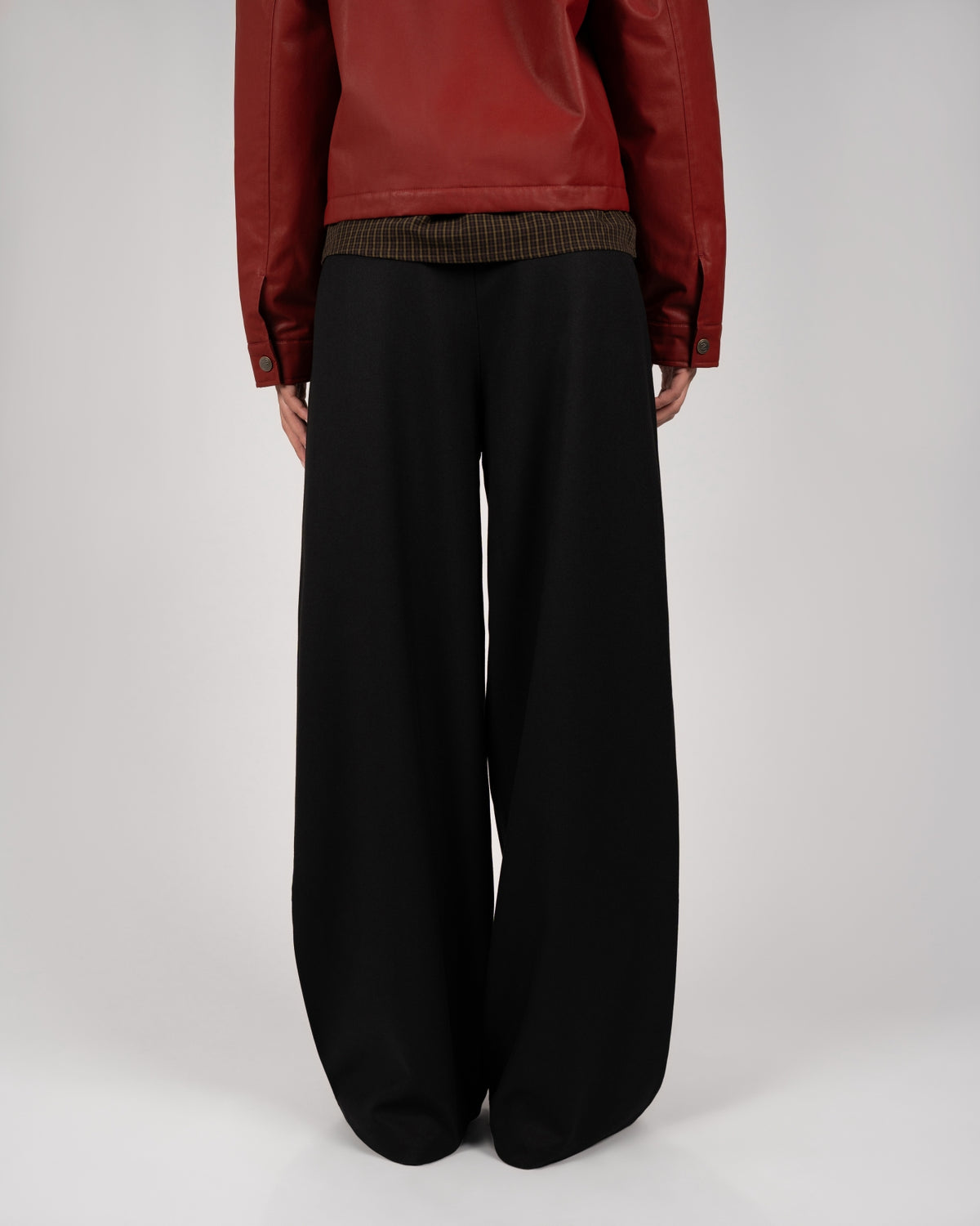 Vivid Pleated Pants | Black