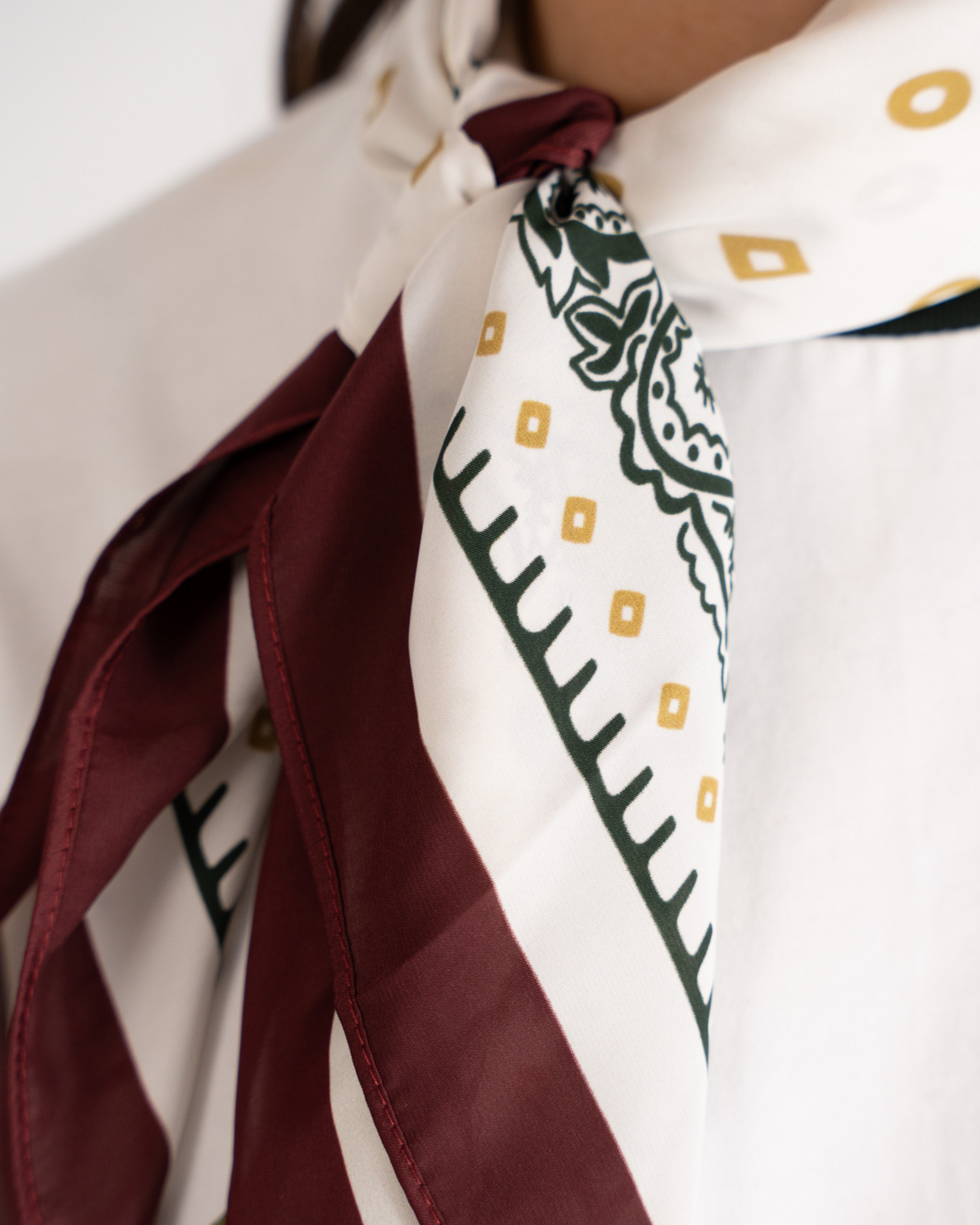 Escapism Scarf Bordeaux