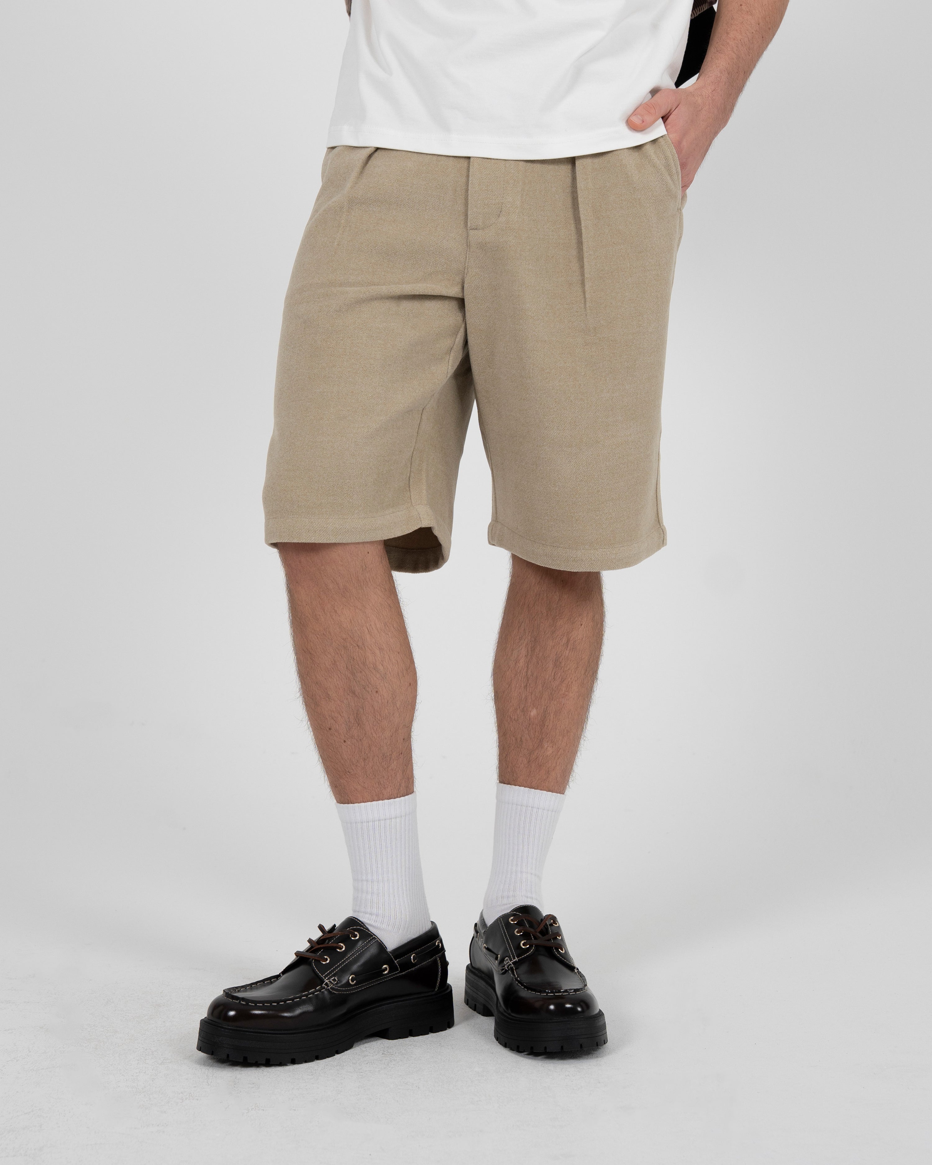 Podium Pleated Shorts Cream