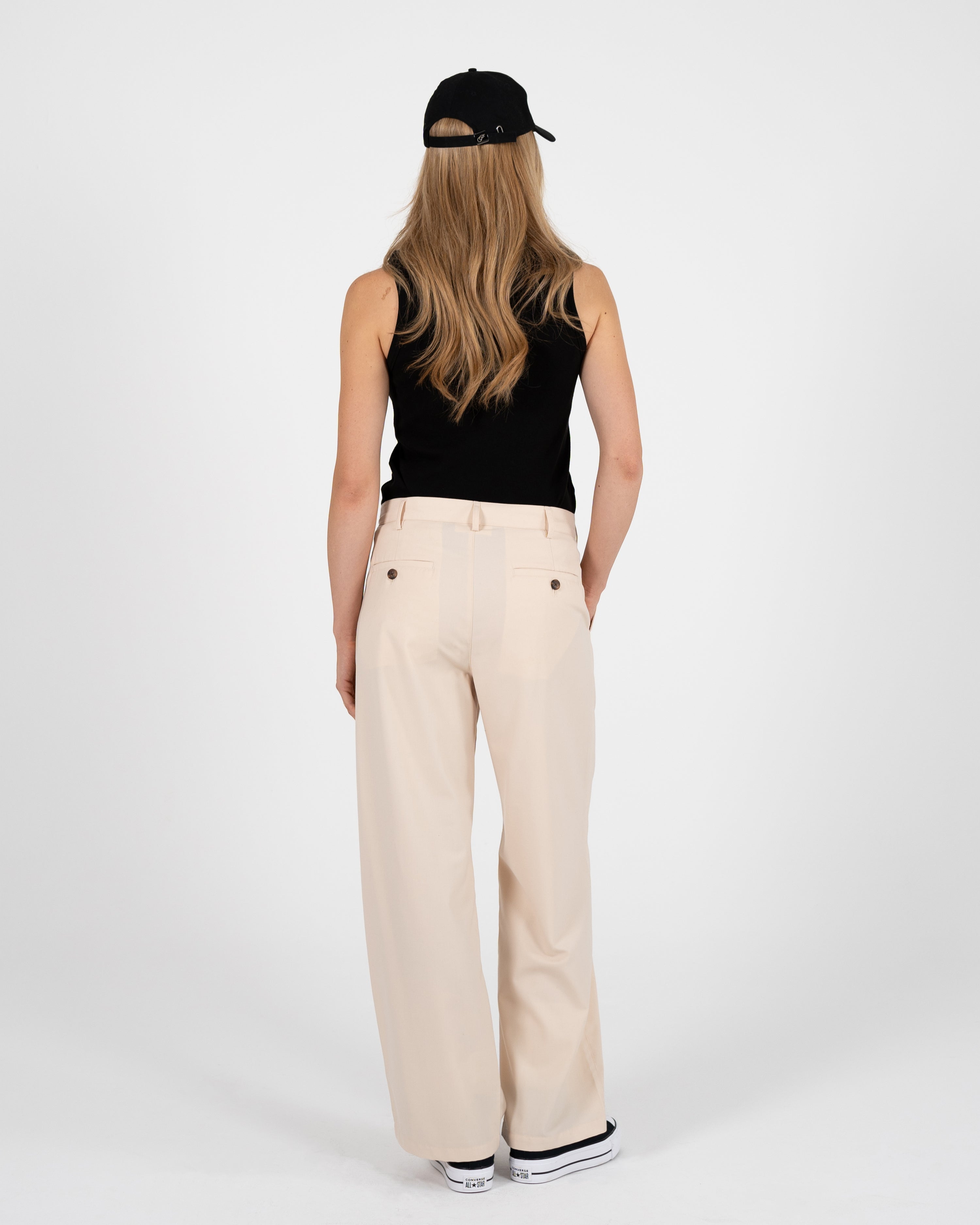 The Embroidery Tank Top Black