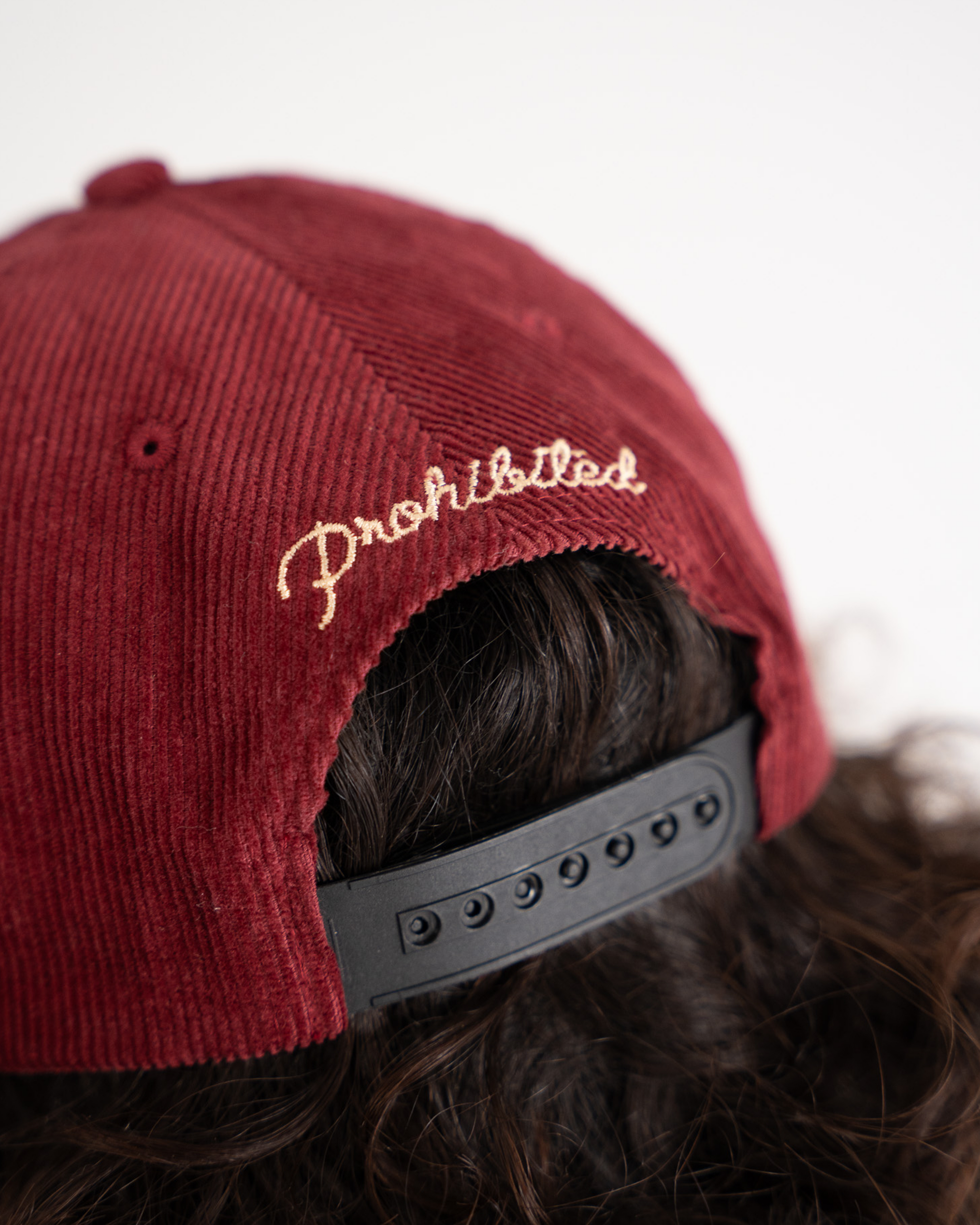 Verdant Reverie Cap Bordeaux