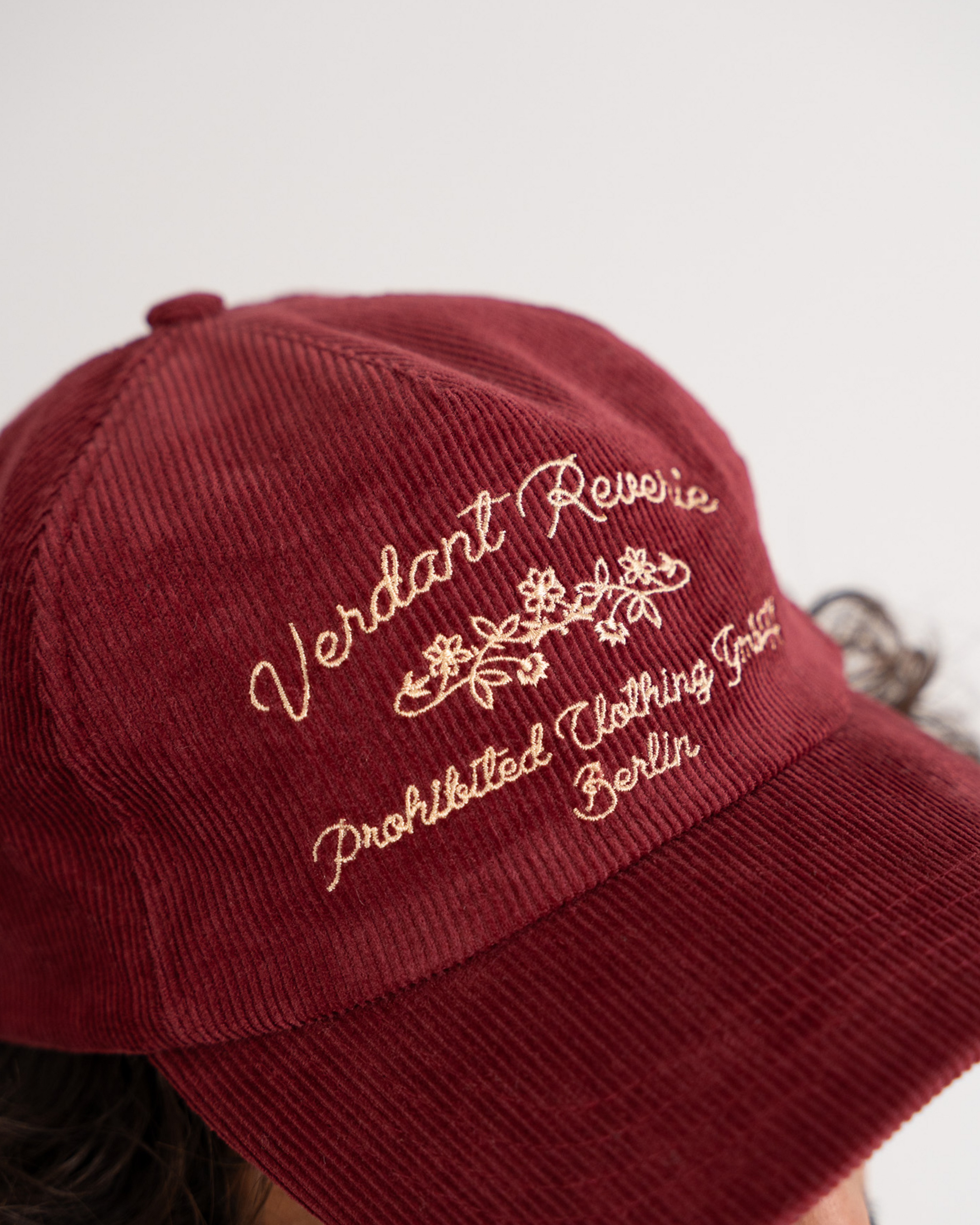 Verdant Reverie Cap Bordeaux